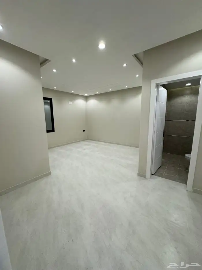 للبيع شقه تمليك أرضي 6غرف على شارعين بجوار كوبري مطار أبها 15