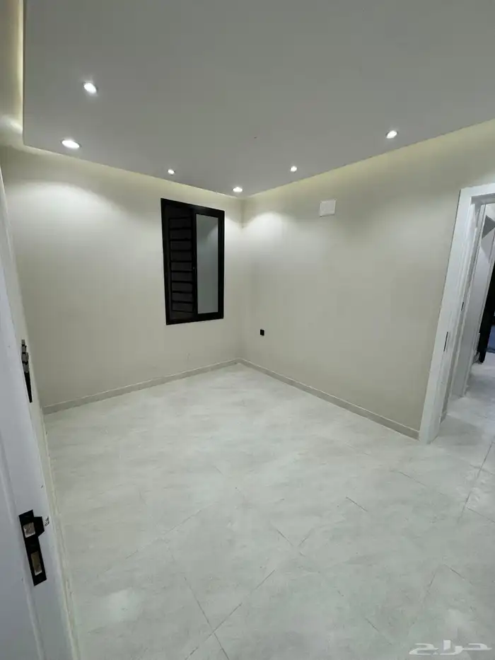 للبيع شقه تمليك أرضي 6غرف على شارعين بجوار كوبري مطار أبها 5