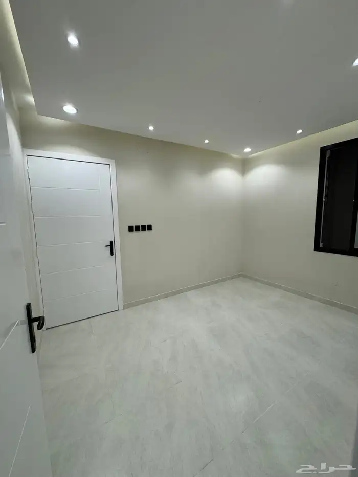 للبيع شقه تمليك أرضي 6غرف على شارعين بجوار كوبري مطار أبها 4