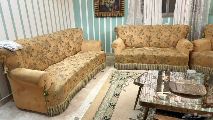 طقمين كنب للبيع بحالة ممتازه 3