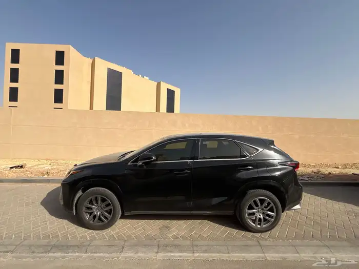 لكزس NX2021 300 1