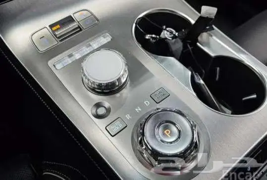 جينيسيس GV70 2025 13