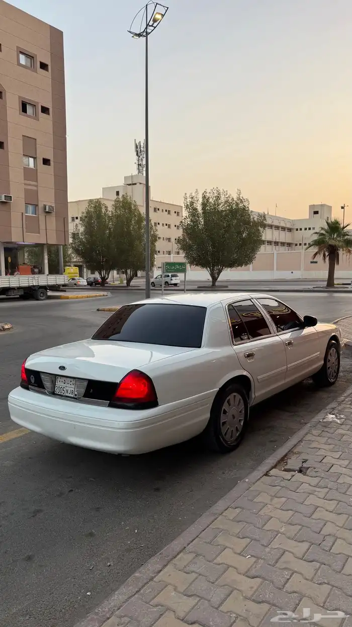 فورد كراون فيكتوريا بوليسي 4