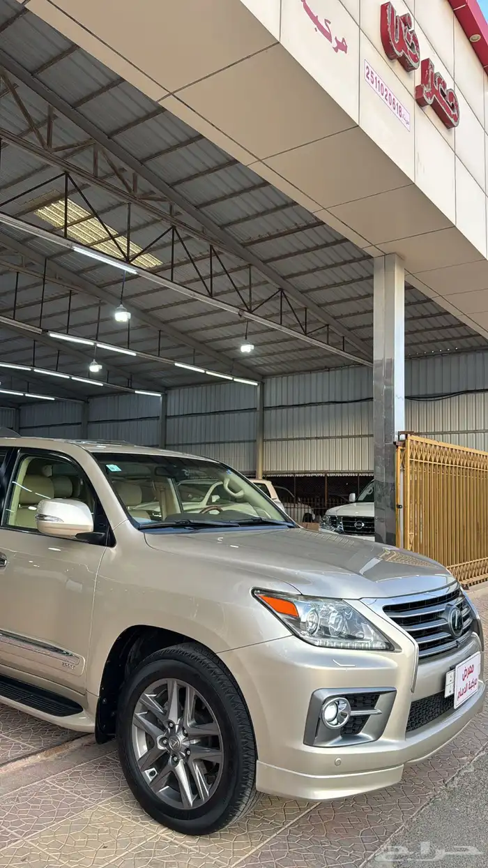 لكزس 2014 سعودي LX570 (( نظيف جدا )) 10