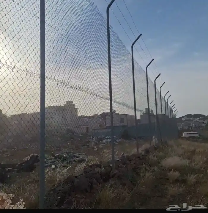 شبك حديد مقاس 60   60 نظيف مع القواعد مع الابواب .. 0