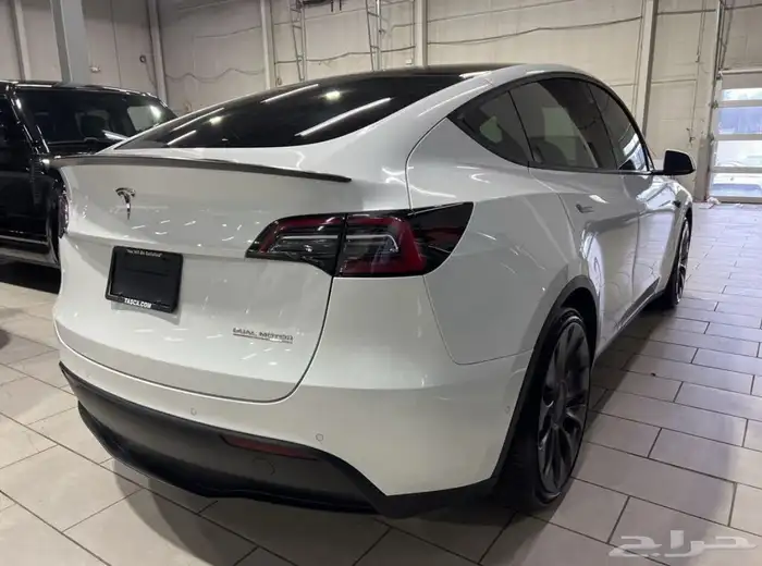 2023 Tesla Model Y Performance AWD 3