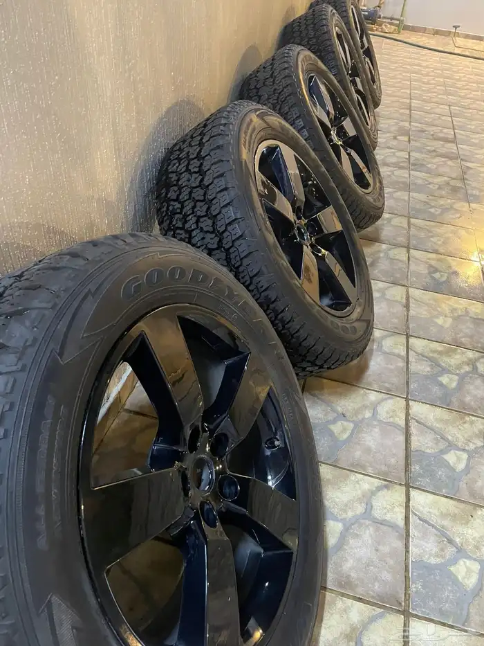 طقم جنوط وكفرات ديفندر 20 إنش بحالة ممتازة 0
