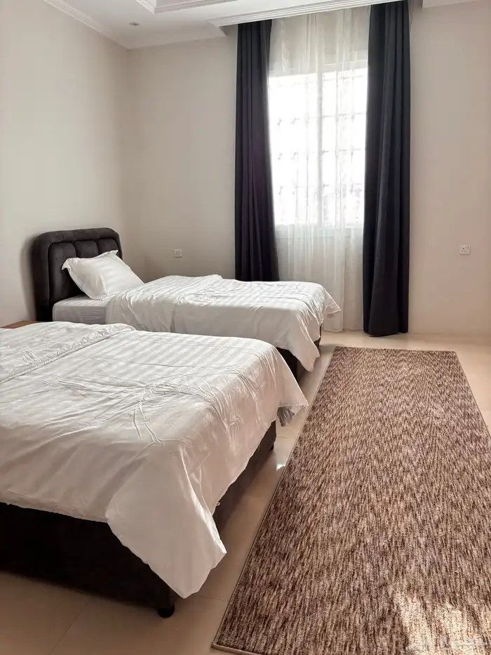 شقة مفروشة فاخرة وسط الباحة للإيجار الشهري 5