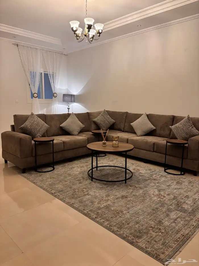 شقة مفروشة فاخرة وسط الباحة للإيجار الشهري 1