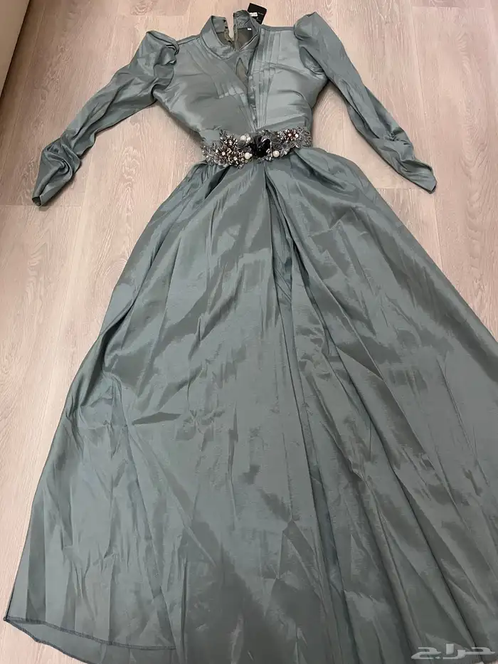 ثلاث فساتين ب 150 1