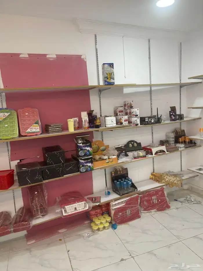 رفوف وبضاعه والمكيف 0