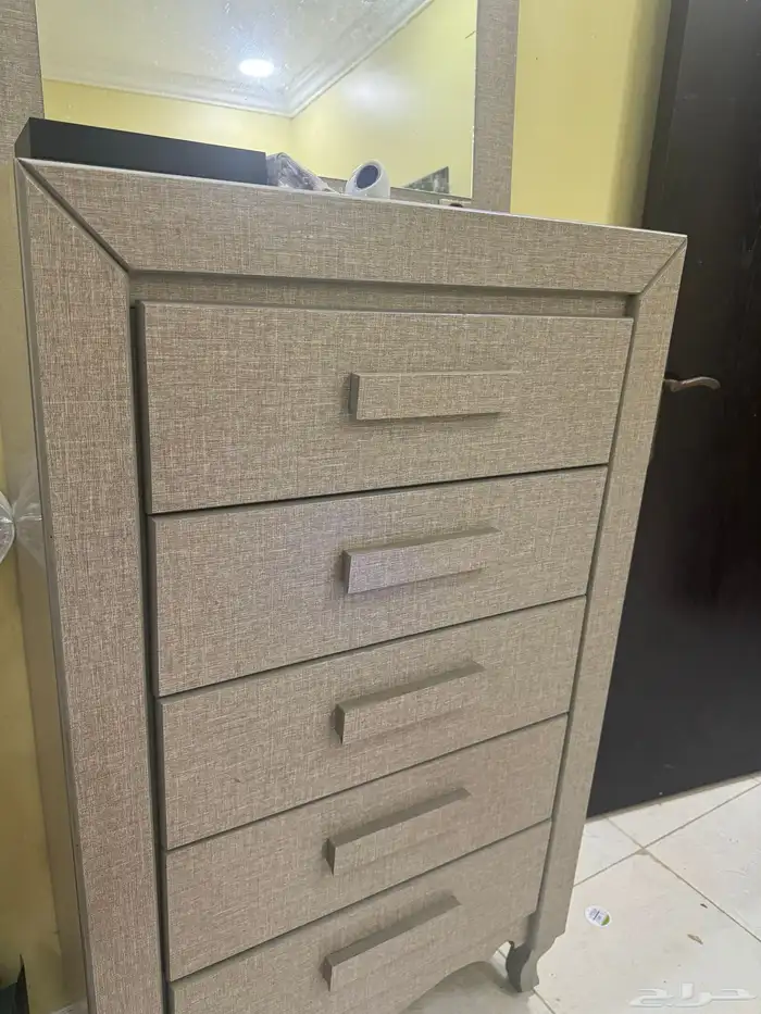 غرفة نوم وطقم كنب للبيع 3