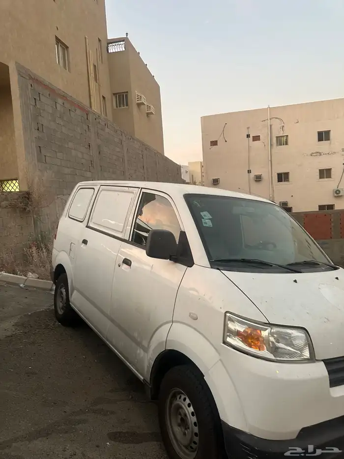 فان سوزوكي للإيجار 1