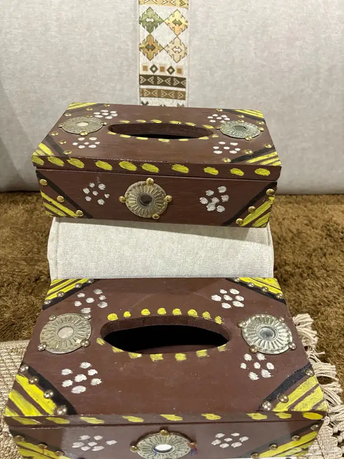 درج دلال معه اربع طاولات وعلبتين منديل 0