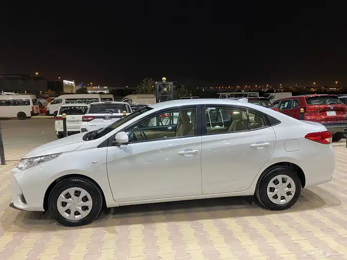 تويوتا يارس موديل 2022 استاندر 3