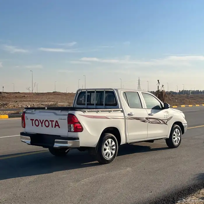 تويوتا هايلوكس غمارتين GL ديزل بدون دبل 2025 5