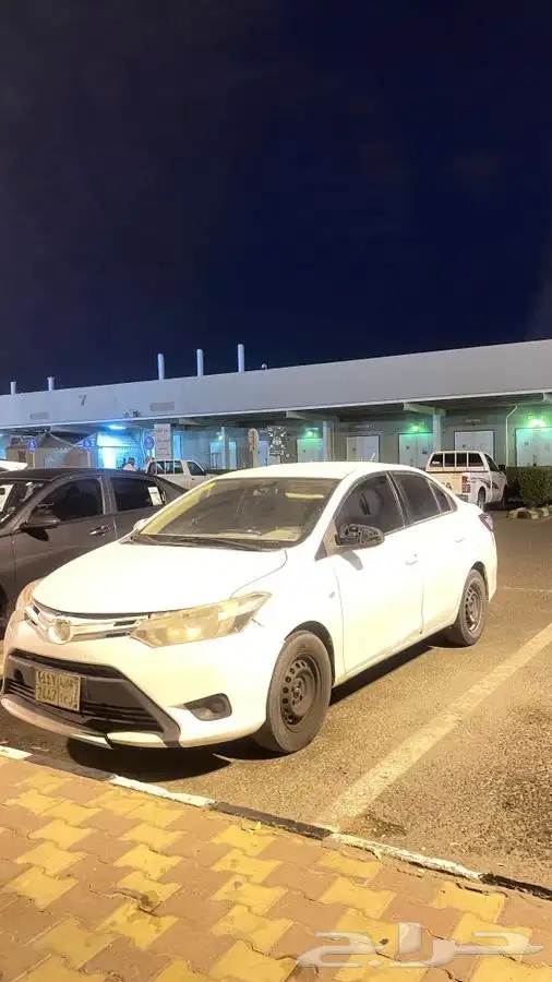 يارس 2015 ممشا 300 الف صدمه على البيبان الي يمين في الصوره 0