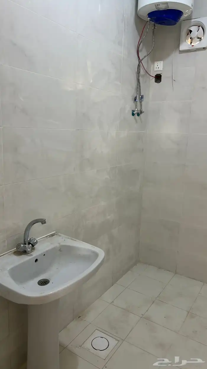 شقة عزاب كبيرة للإيجار الشهري حي بنبان 2