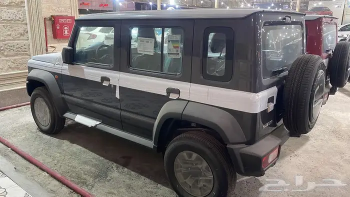 سوزوكي جمني 2025 1