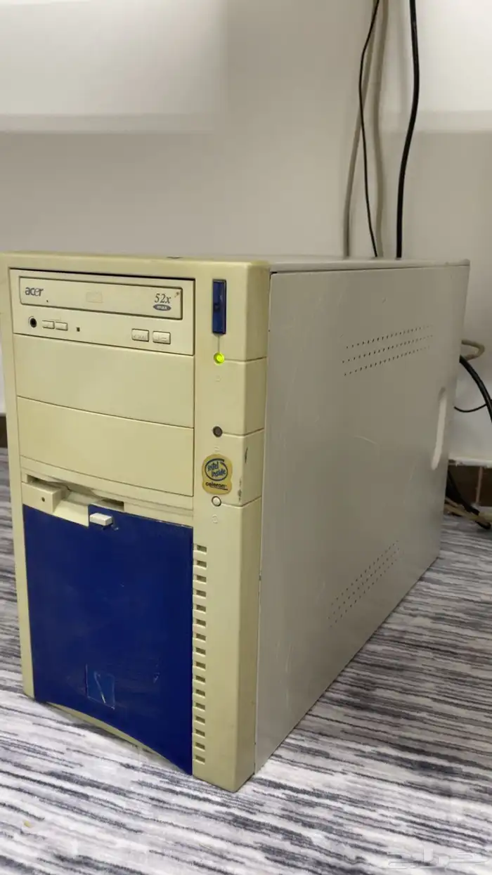 جهاز كمبيوتر قديم مكتبي كلاسيكي (Windows XP) 2