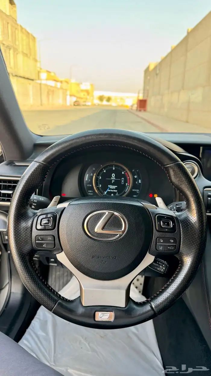 لكزس IS F SPORT 300 2018 15