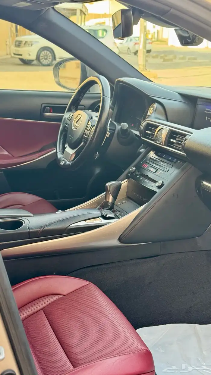 لكزس IS F SPORT 300 2018 12