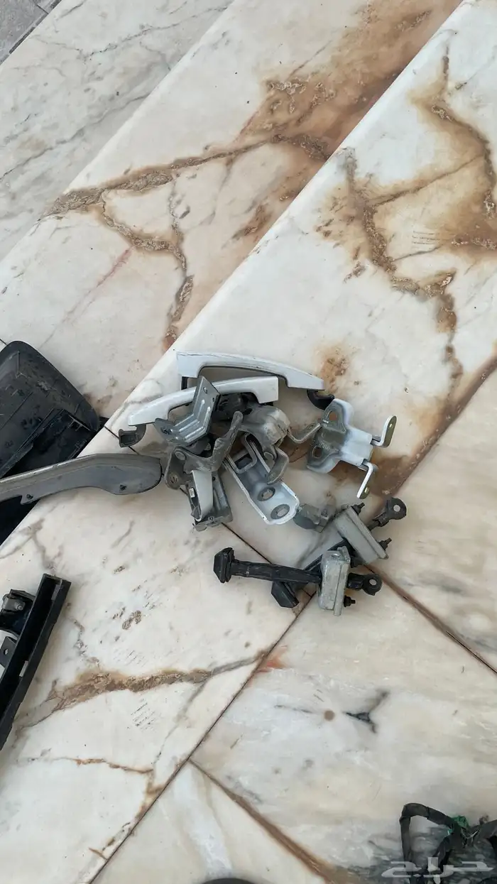 قطع بابين يمين امبالا 7