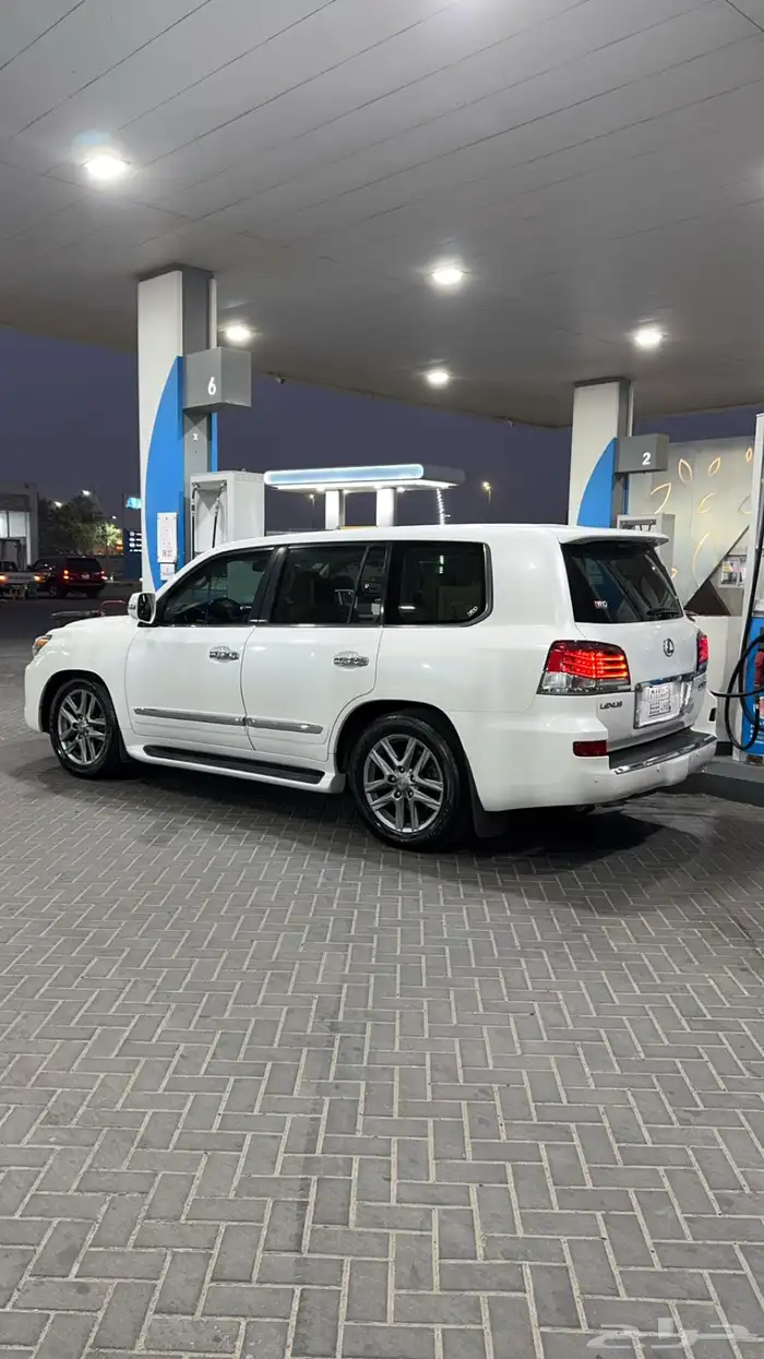 لكزس LX570 للبيع نظيف 0