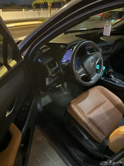 لكزس يو اكس موديل 2022 5
