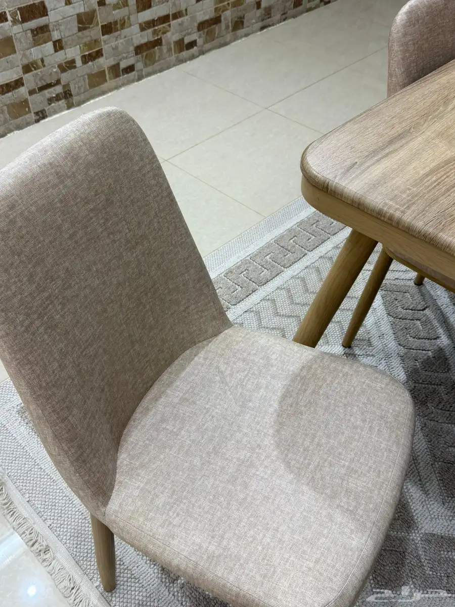طاولة طعام 2