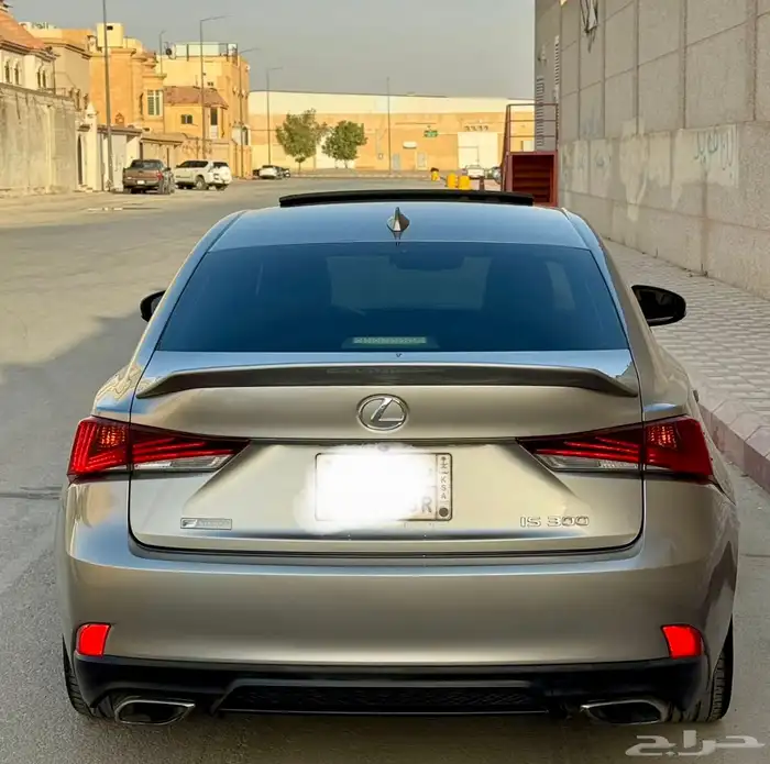 لكزس IS F SPORT 300 2018 9