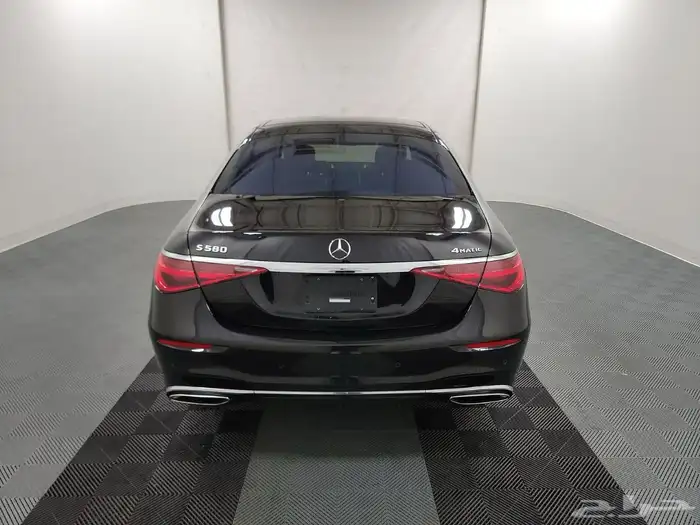 مرسيدس S580 فل كامل 2022 سعر خاص لون اسود ملكي 3