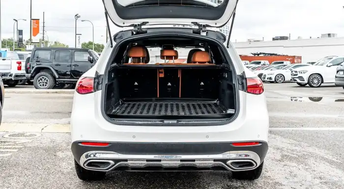 مرسيدس بنز GLC300 4 matic موديل 2024 4