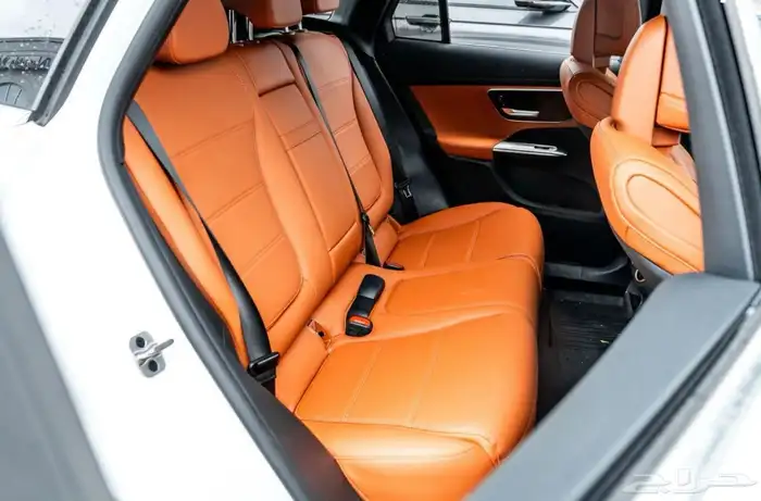 مرسيدس بنز GLC300 4 matic موديل 2024 7