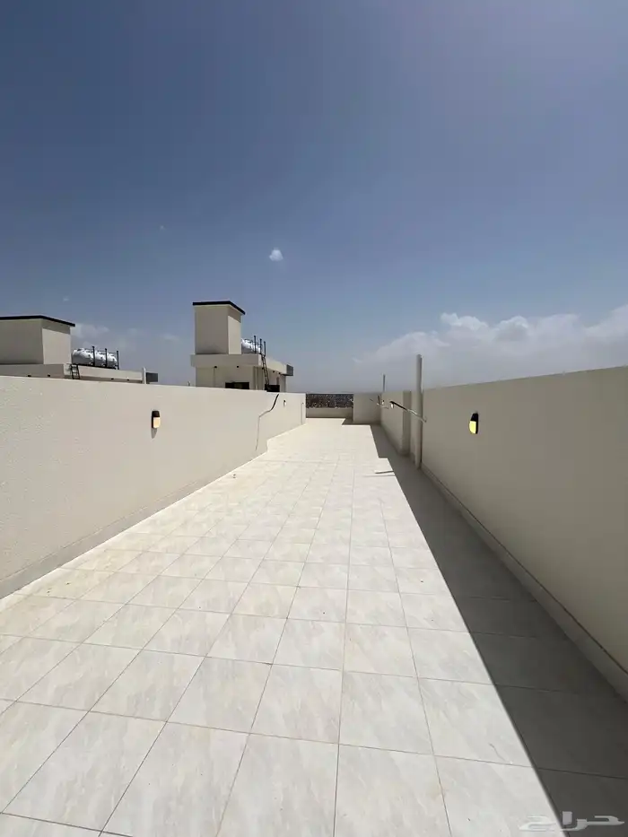 شقه علويه تشطيب مودرن للبيع بالمحاله بابها 22