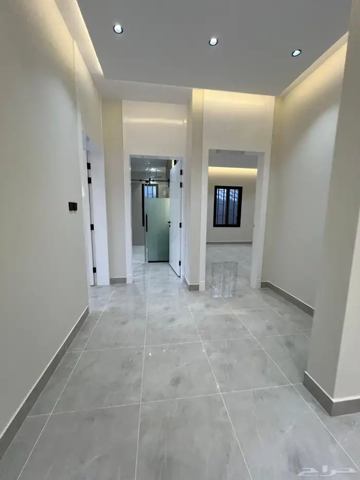 شقه علويه تشطيب مودرن للبيع بالمحاله بابها 15