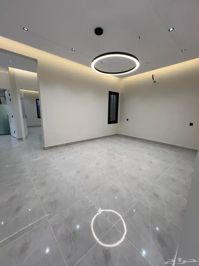 شقه علويه تشطيب مودرن للبيع بالمحاله بابها 16