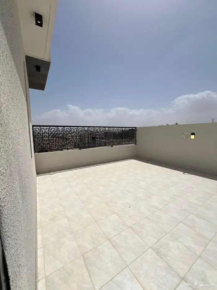 شقه علويه تشطيب مودرن للبيع بالمحاله بابها 23