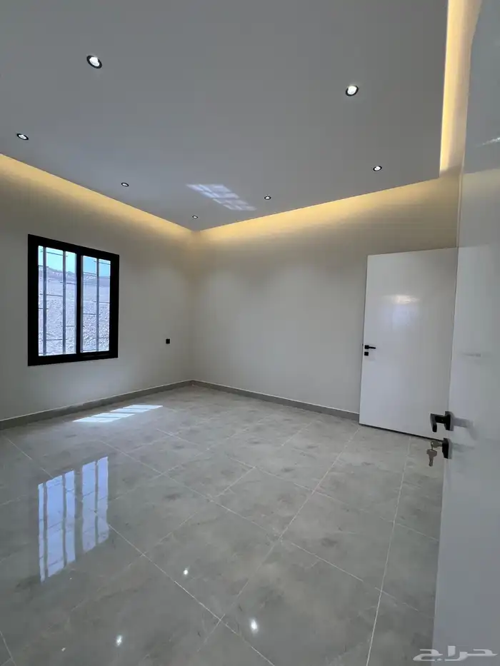 شقه علويه تشطيب مودرن للبيع بالمحاله بابها 7