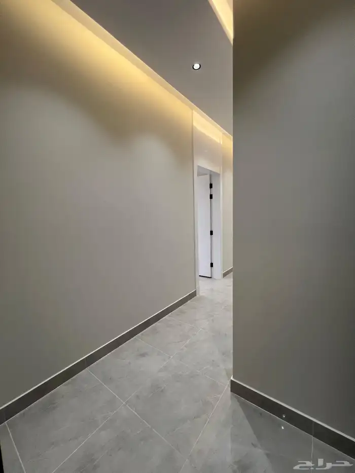 شقه علويه تشطيب مودرن للبيع بالمحاله بابها 6