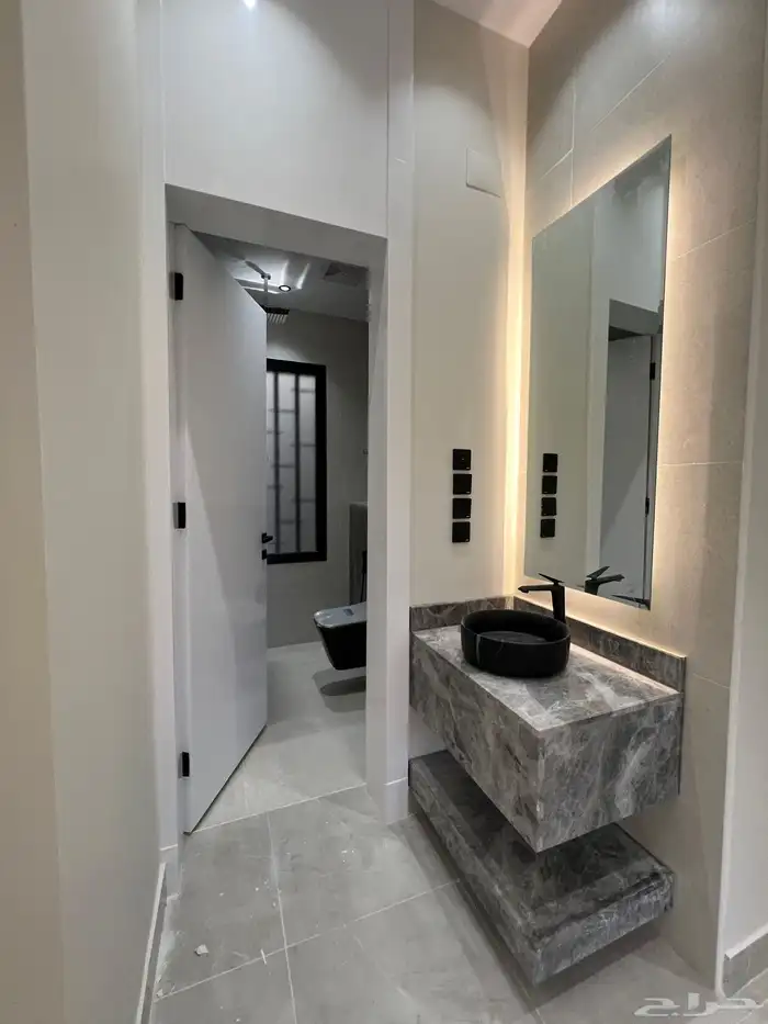 شقه علويه تشطيب مودرن للبيع بالمحاله بابها 17