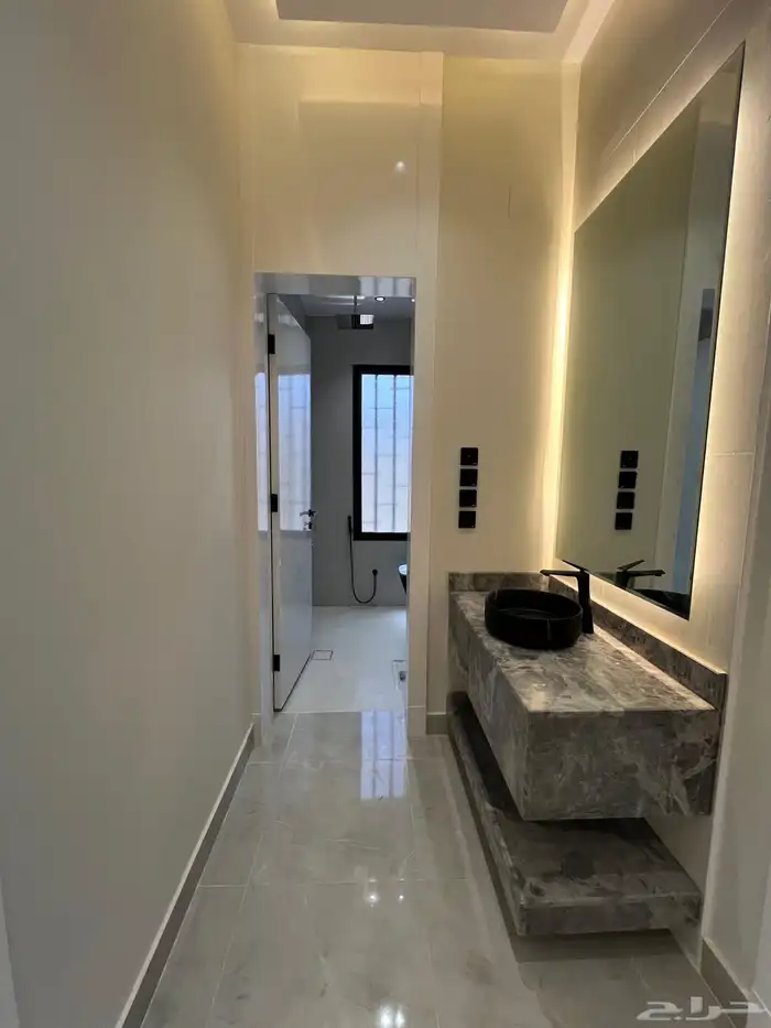 شقه علويه تشطيب مودرن للبيع بالمحاله بابها 3