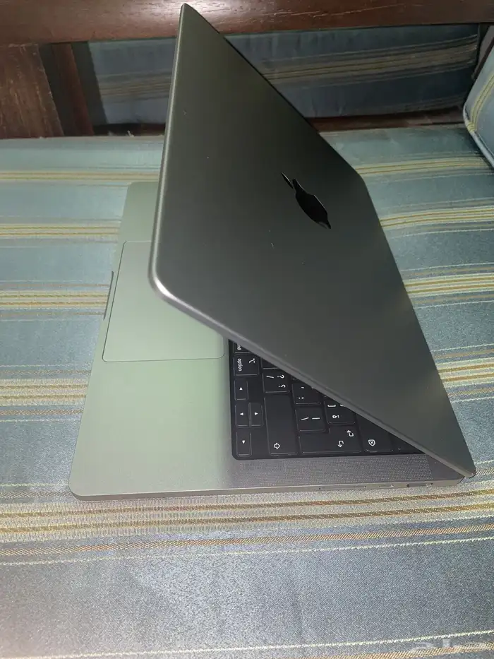 MacBook Pro M2 Pro (موديل 2023) 2