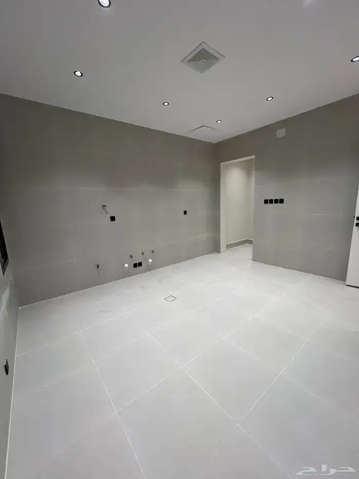 شقه علويه تشطيب مودرن للبيع بالمحاله بابها 10