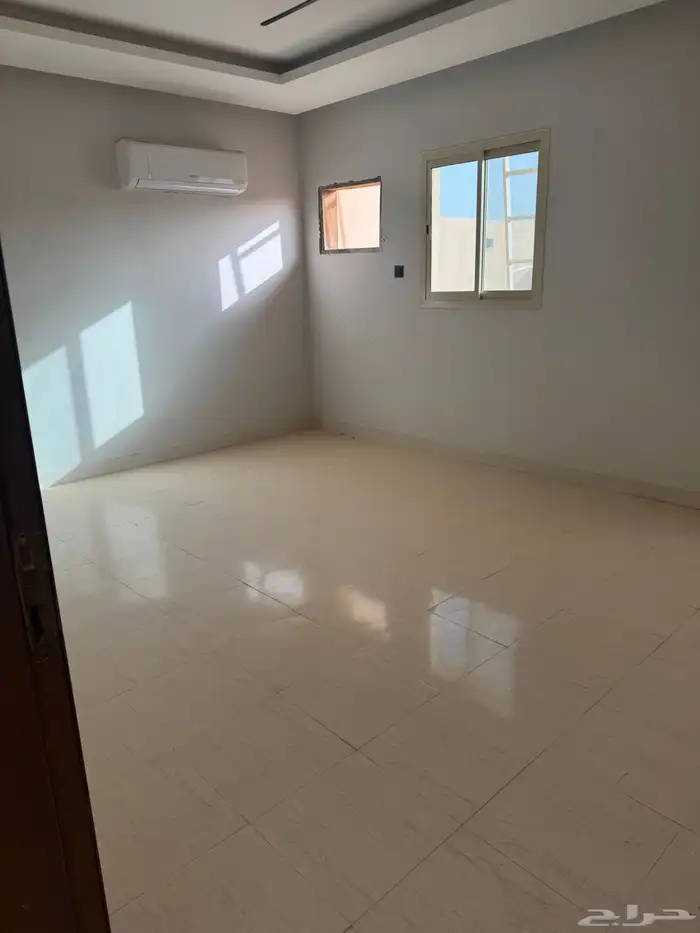 للإيجار فيلا 225 متر حي النرجس جنوب طريق انس 17