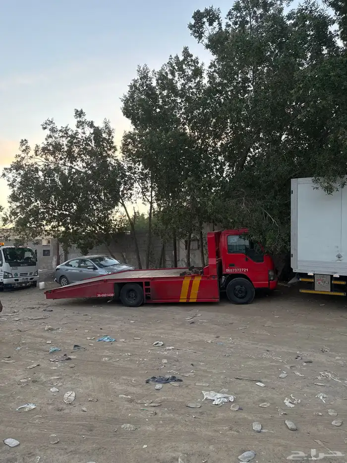 سطحه المظيلف لنقل السيارات إلى جدة 0