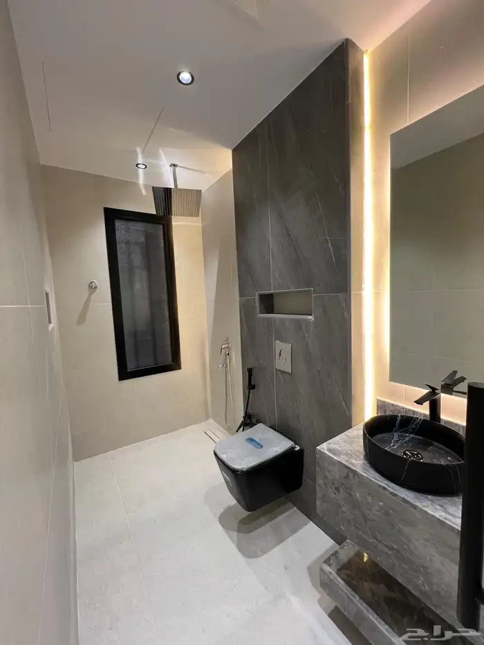 شقه علويه تشطيب مودرن للبيع بالمحاله بابها 2