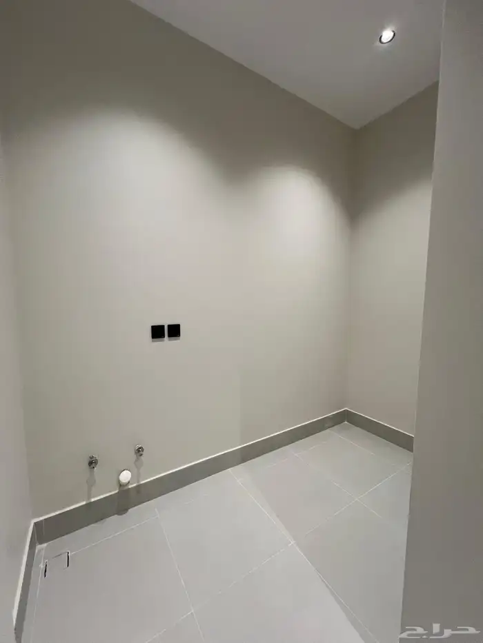 شقه علويه تشطيب مودرن للبيع بالمحاله بابها 9