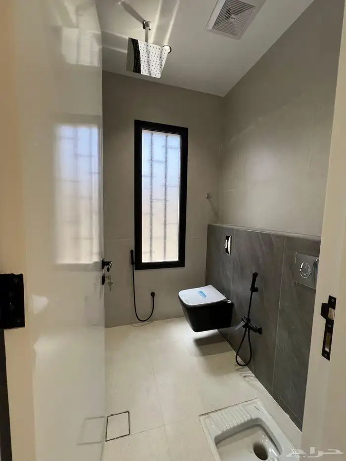 شقه علويه تشطيب مودرن للبيع بالمحاله بابها 8