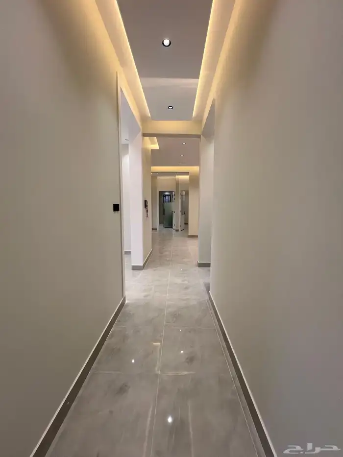 شقه علويه تشطيب مودرن للبيع بالمحاله بابها 13